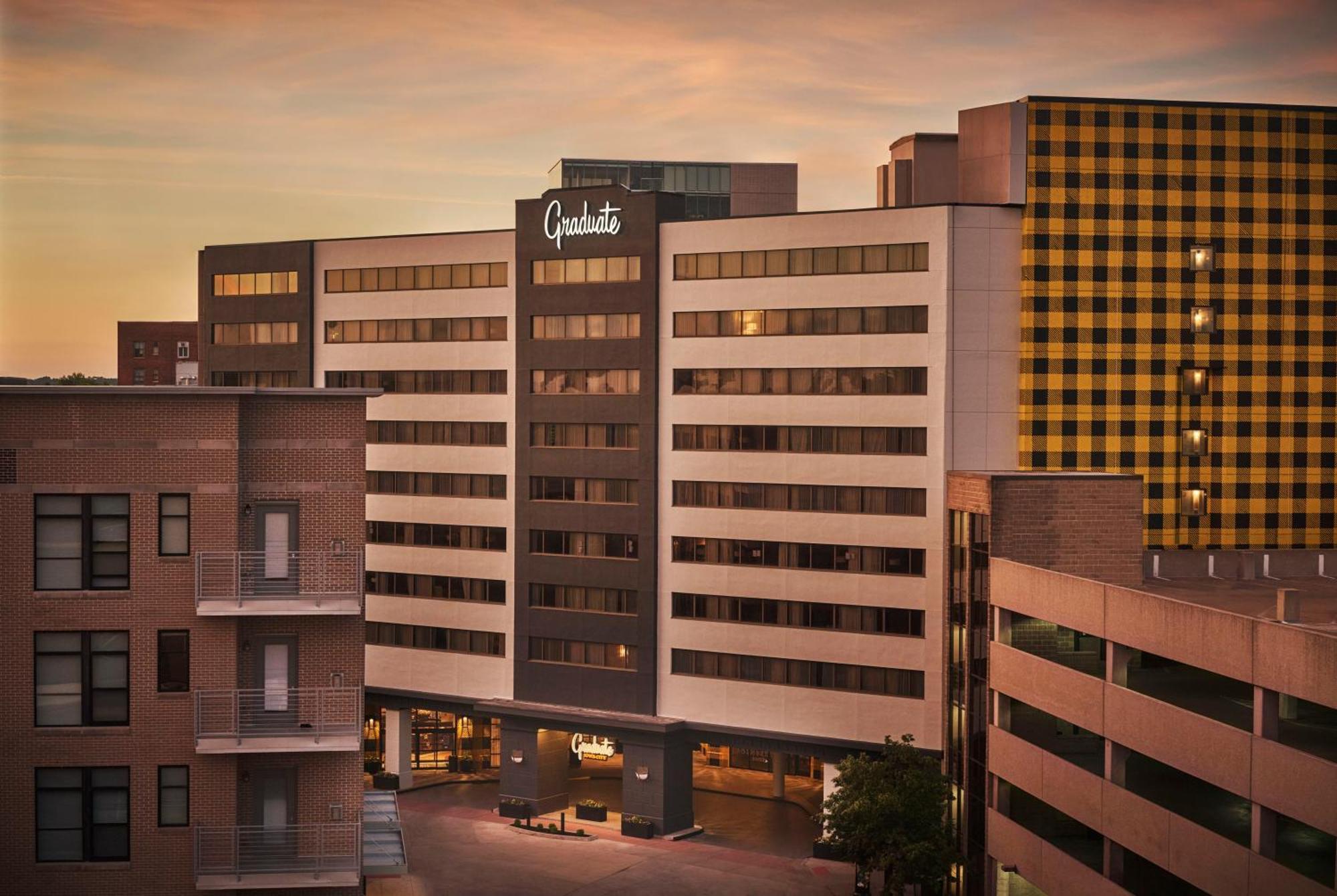 Graduate By Hilton Iowa City Exterior foto